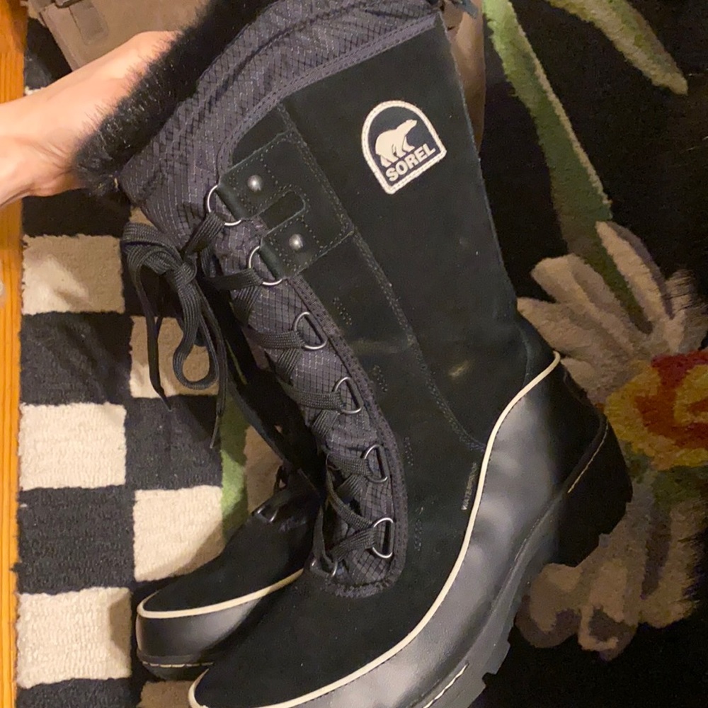 Sorel boot fur top